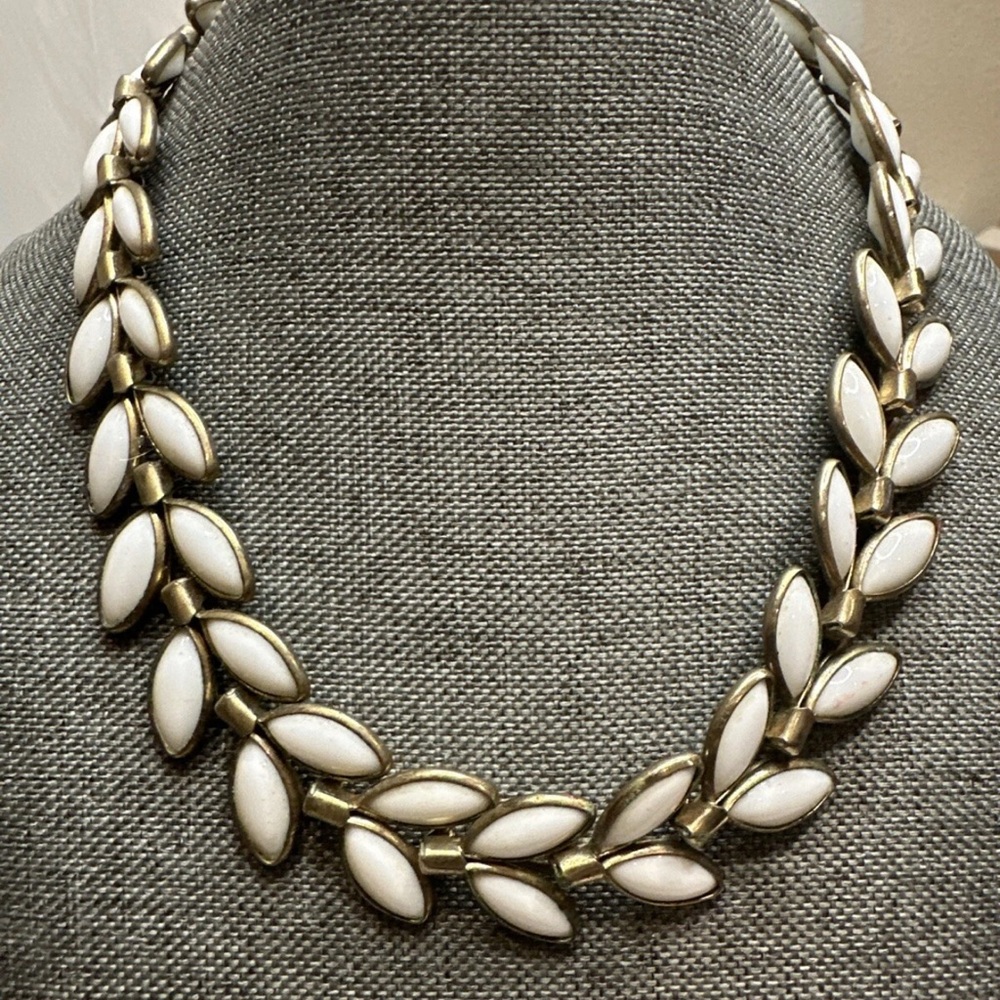 Chic White Leaf Necklace